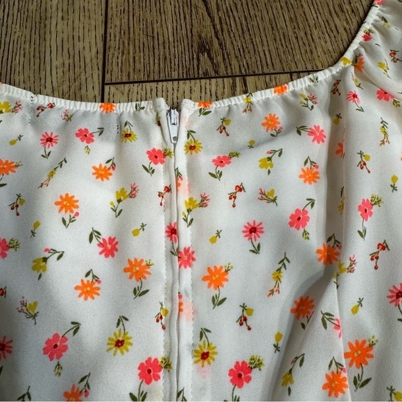 Trixxi Clothing Company white short romper pink orange flowers cap sleeves, M. - Picture 9 of 16